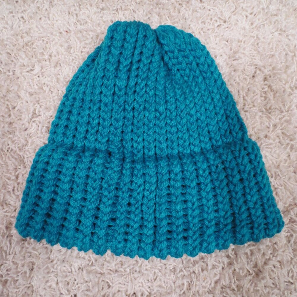 NWOT Green  Knitted Winter Hat